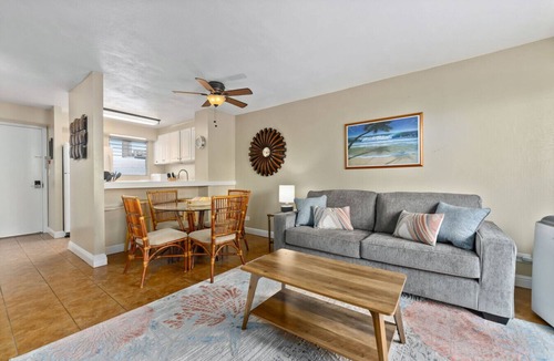 Waikiki Apartment | Central Waikiki Bch Gear, Parking, Kitchen, King