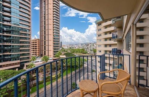 Waikiki Apartment | Central Waikiki Bch Gear, Parking, Kitchen, King