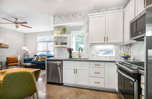 North Loop House | Central, Walkable, Close to UT! | The Loop
