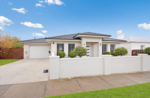 Warrnambool House | Central Warrnambool Townhouse
