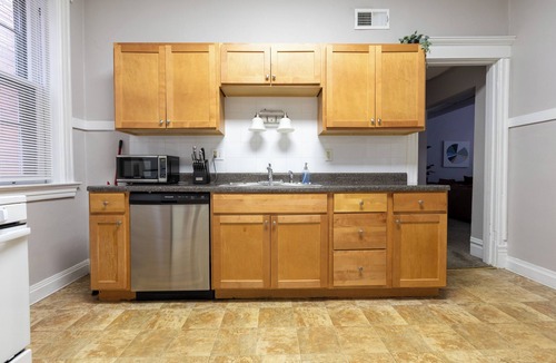 Central West End House | Central West End Comfort Spacious 5BR & Great Area