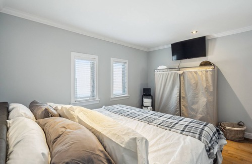 Winchester House | Central Winchester Bungalow side unit
