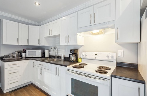 Winchester House | Central Winchester Bungalow side unit