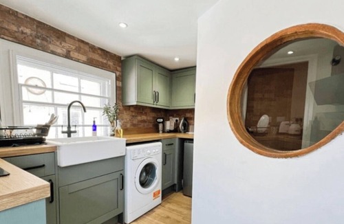 Martlesham Heath Apartment | Central Woodbridge Escape Modern 2-Bedroom + Private Parking