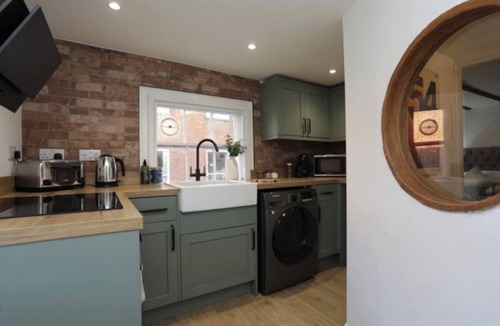 Martlesham Heath Apartment | Central Woodbridge Escape Modern 2-Bedroom + Private Parking