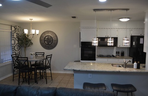 Forest Hill House | Central World Cup Retreat AC Patio