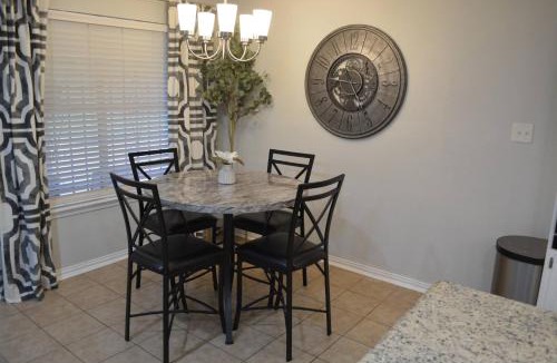 Forest Hill House | Central World Cup Retreat with Patio & AC