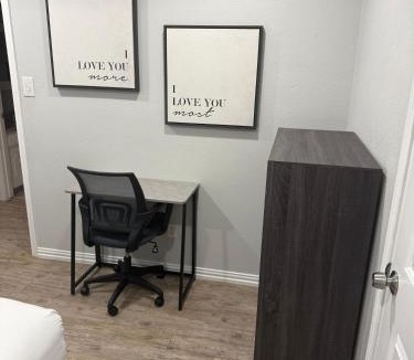 Forest Hill House | Central World Cup Retreat with Patio & AC