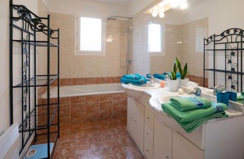 Golfech House | Centrala