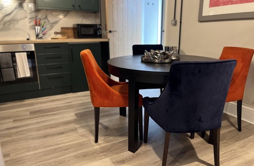 Ellesmere Apartment | CentralEllesmere - Sleeps4 - Parking - PetFriendly