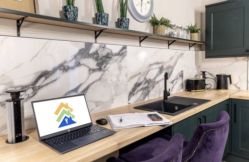 Ellesmere Apartment | CentralEllesmere - Sleeps4 - Parking - PetFriendly