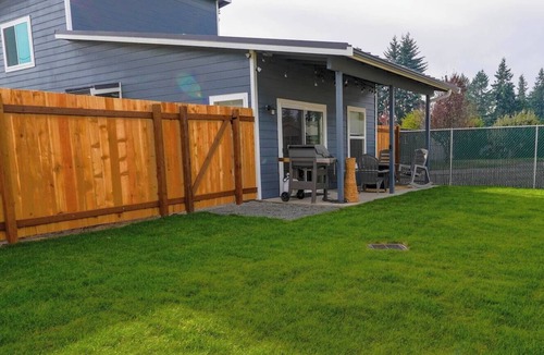 Grand Mound House | Centralia home minutes to NW Sports Hub. Modern two bedroom - primary ensuite. Main level bedroom with full bathroom adjacent. Full kitchen. Fully fenced backyard with covered patio. In home laundry - full size washer/dryer. Parking - 4 cars