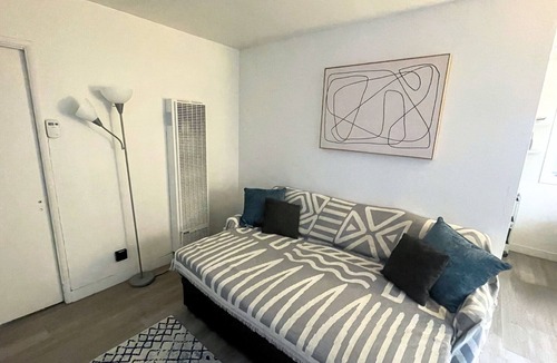 Silver Lake Apartment | Centralized Living in Silverlake - Close To Everything L.A.!