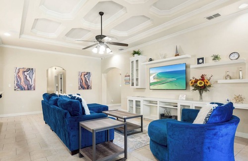 Bay Area Cabin | Centrally located Villa by the Bay with private pool.