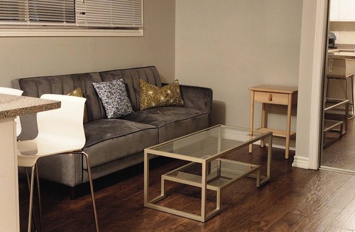 New Toronto House | Centrally located 10 minutes from downtown Toronto