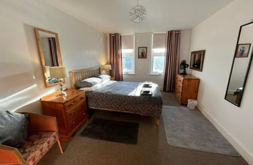 Wick Apartment | Centrally located 2 bed modern flat with harbour views