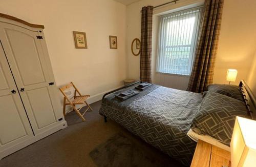 Wick Apartment | Centrally located 2 bed modern flat with harbour views