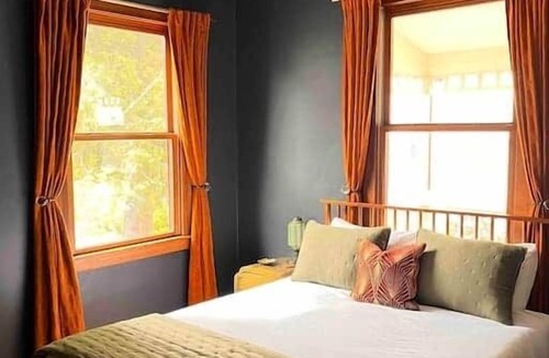 Nevada City Hotel | Centrally located 2 houses- Great for large groups!