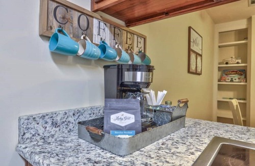 Tallahassee House | Centrally Located 2b/2b Tallahassee Retreat