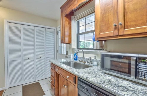 Tallahassee House | Centrally Located 2b/2b Tallahassee Retreat