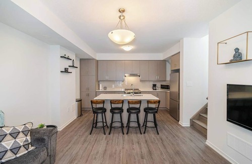 Vaughan House | Centrally Located 3-Bedroom Townhouse in Vaughan