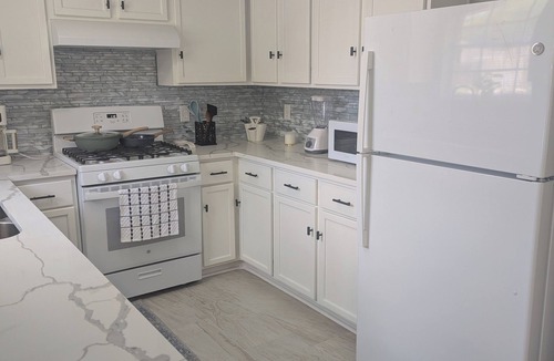 Highlands House | Centrally located 3-bedroom 2bath house in charming Baytown. Enjoy your stay