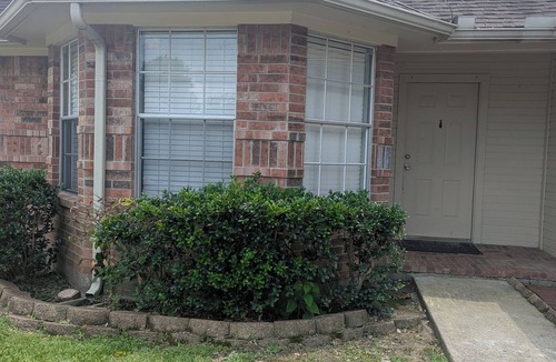 Highlands House | Centrally located 3-bedroom 2bath house in charming Baytown. Enjoy your stay