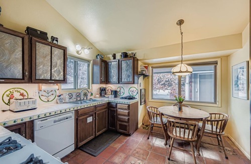Glenwood Grove - North Iris House | Centrally Located 3 Bedroom