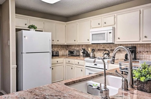Lubbock House | Centrally Located 3BR/2BA Townhome, Cozy Fireplace, Smart TVs & Wi-fi Retreat!