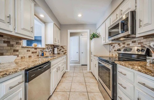 Denton House | Centrally Located 3BR 2BA - !