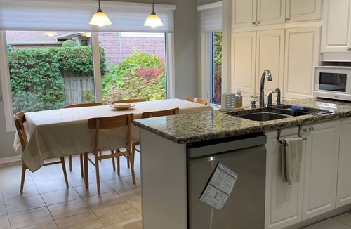 Kingston House | Centrally Located, 4 Beds/2.5 Bathrooms, Spacious Home