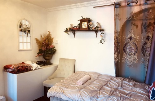 Elephant and Castle House | Centrally Located 4 Bedroom House