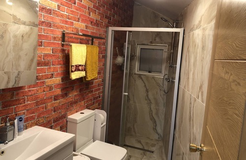 Elephant and Castle House | Centrally Located 4 Bedroom House