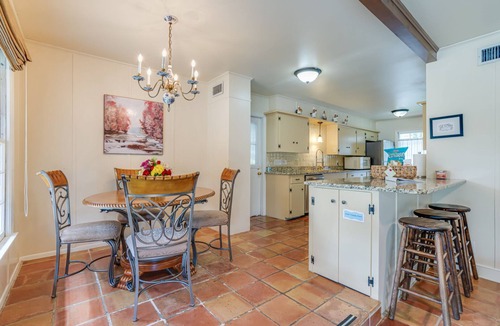 North San Antonio - SAT House | CENTRALLY LOCATED - 4 BR, 3 bath, POOL, JACUZZI, PUTTING GREEN, CLOSE TO AIRPORT