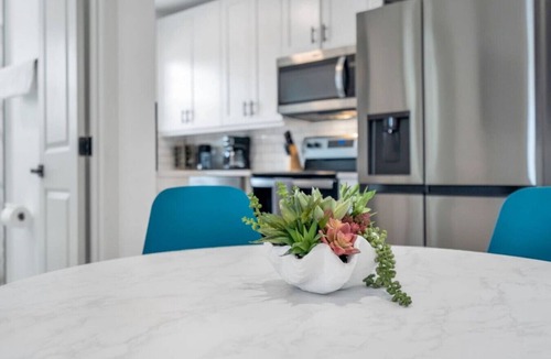 Tulane - Gravier Bed & Breakfast | Centrally Located 6-BR Suite near Top Attractions