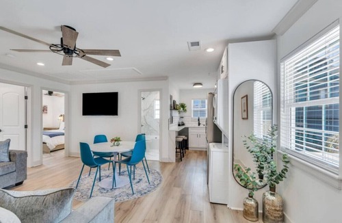 Tulane - Gravier Bed & Breakfast | Centrally Located 6-BR Suite near Top Attractions