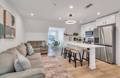 Tulane - Gravier Bed & Breakfast | Centrally Located 6-BR Suite near Top Attractions