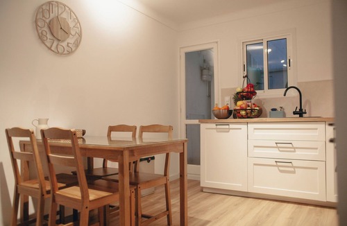 Cubelles Apartment | Centrally located, air-conditioned apartment on the beach