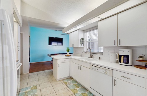 Trailer Estates House | Centrally located and dog friendly with heated pool, WIFI, pool table and WD