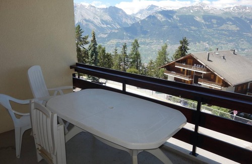 Veysonnaz Apartment | Centrally-located apartment in Veysonnaz
