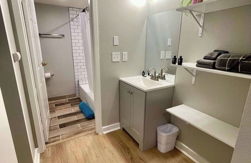 South Central Omaha Apartment | Centrally Located Apartment Near Aksarben Village!