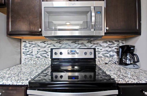 Columbia Apartment | Centrally Located Apt with Pool in Columbia, MO