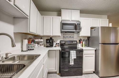 Twain Apartment | Centrally Located Apt ~ 2 Mi to University of Iowa
