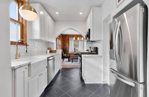 Arlington House | Centrally Located Arlington Bungalow