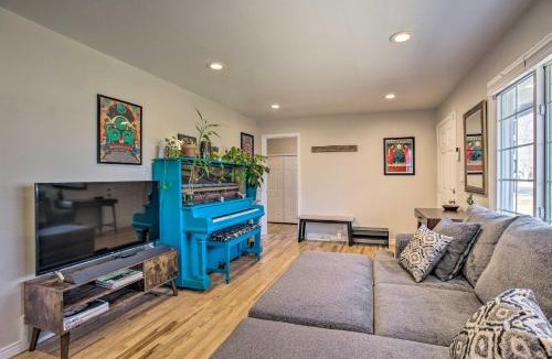 Delmar Parkway House | Centrally Located Aurora Home w/Covered Patio