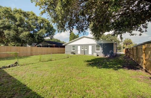 Ballast Point Apartment | Centrally Located Bayshore Home