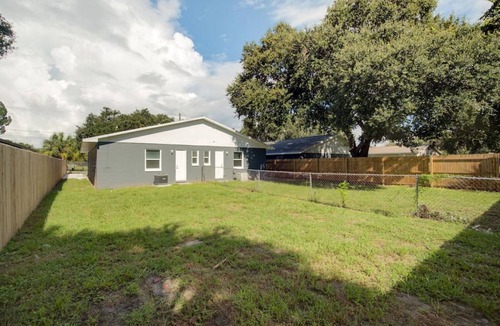 Ballast Point Apartment | Centrally Located Bayshore Home