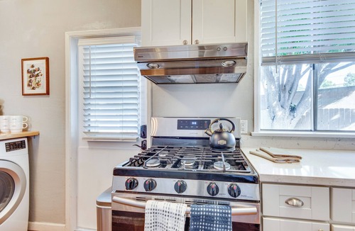 Burbank Apartment | Centrally Located Burbank Duplex Near Hollywood!
