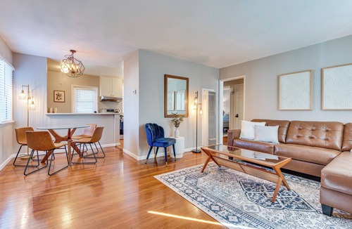 Burbank Apartment | Centrally Located Burbank Duplex Near Hollywood!