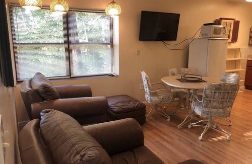 Osage Beach Cottage | Centrally Located Cottage with Boat Trailer Parking and Lake View